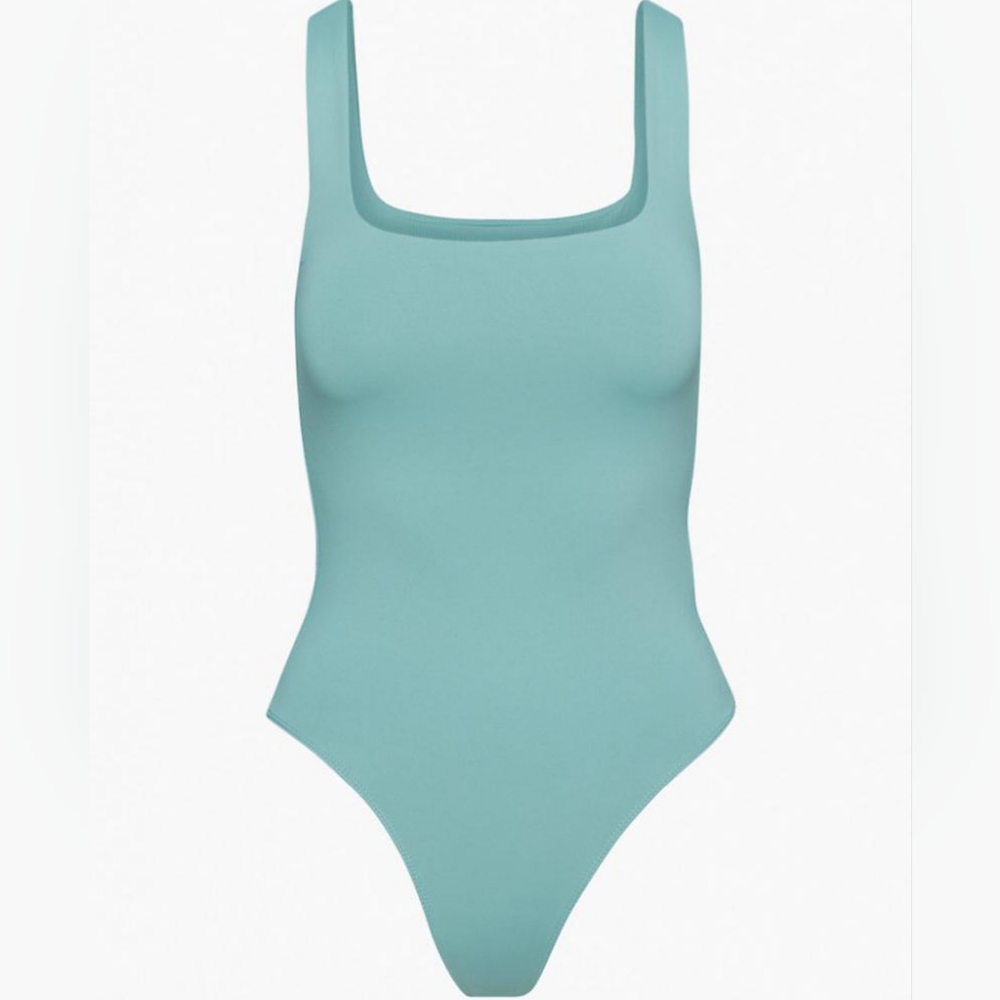 Aritzia Babaton Bodysuit - Yukka Colour
